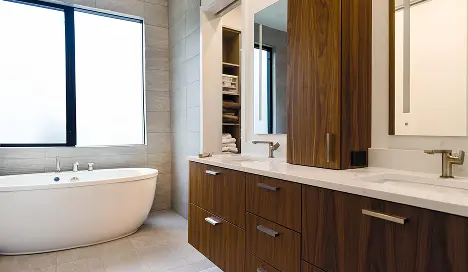 Bathtub with window